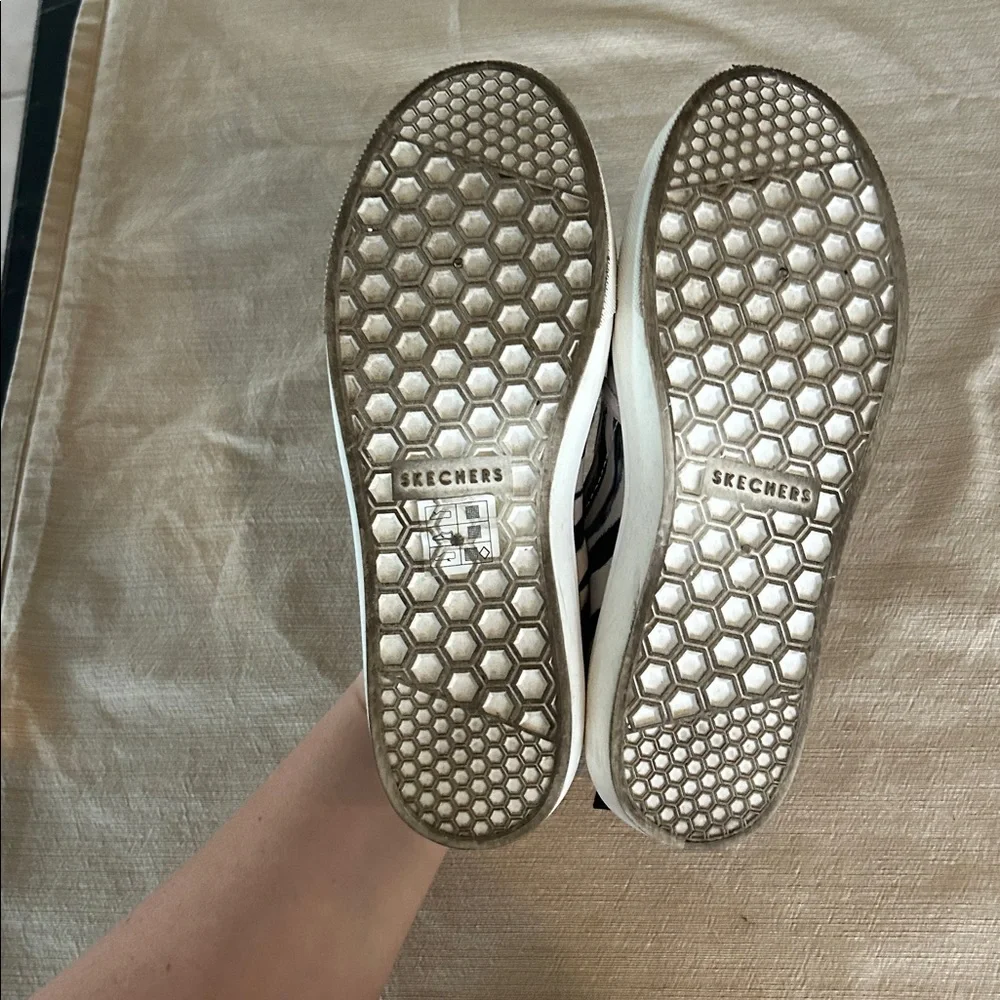 Skechers Poppy Wild Stripes Slip-on Sneaker Women's 7.5‎